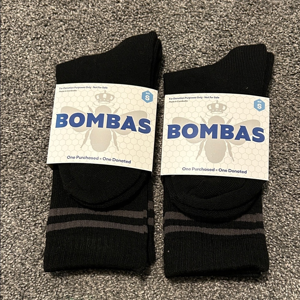 2 Pair of Women’s Bombas Black and Gray Casual Socks